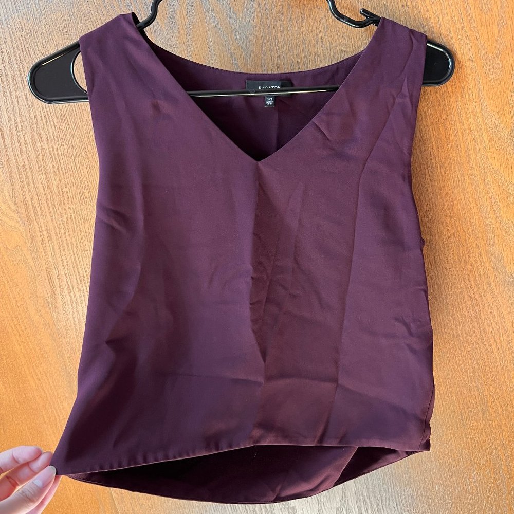 Aritzia Babaton V neck tank in plum, size xxs